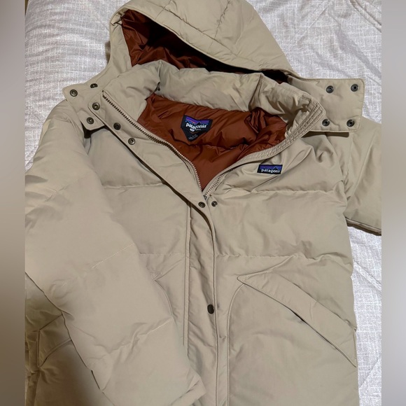 Patagonia Jackets & Blazers - Patagonia Women's Tan Hooded Puffer Jacket